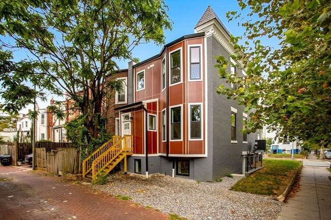 Building Photo - 1336 Newton St NW