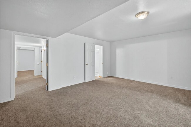 Building Photo - Impressive 5 bed/3 bath twin home in Chubbuck with just under 3000 square feet.