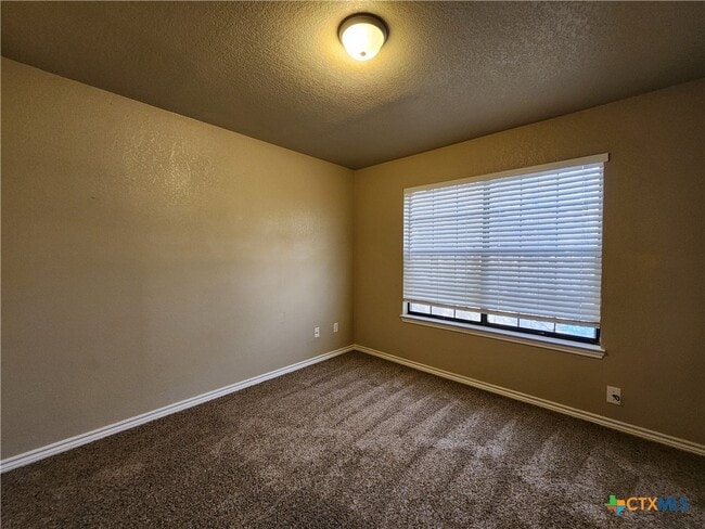 Building Photo - 21 Moss Rock Dr