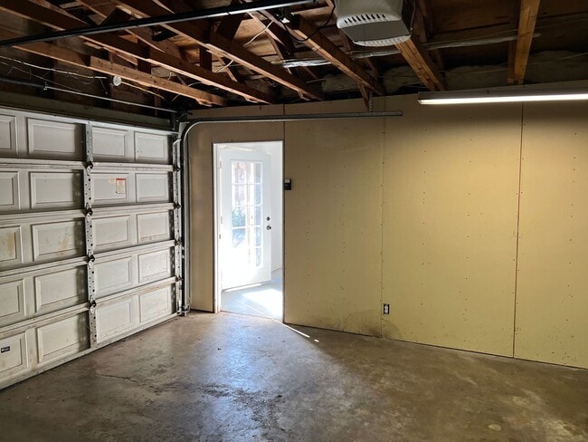 Building Photo - 1015 S Pleasant Ave