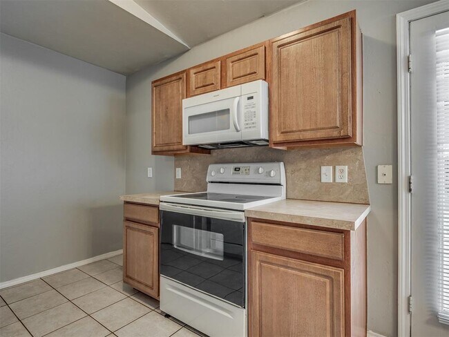 Building Photo - 9728 SW 27th St