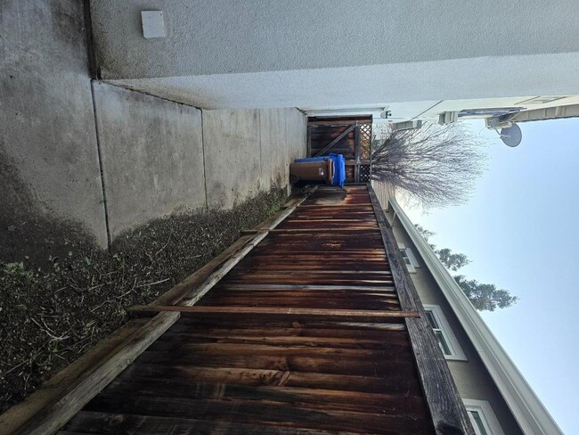 Building Photo - 1457 Paradise Ln