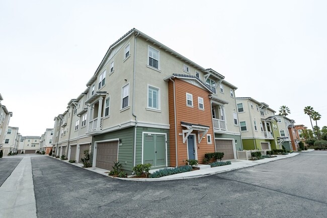 Primary Photo - 2 Bedroom 2.5 Bath Townhome near Seabridge...