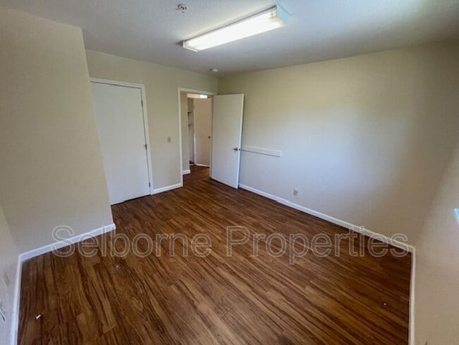 Building Photo - 524 41st St