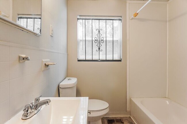 Building Photo - 1000 46th St Ensley