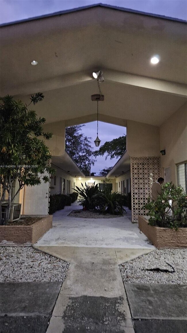 Building Photo - 1270 NE 139th St