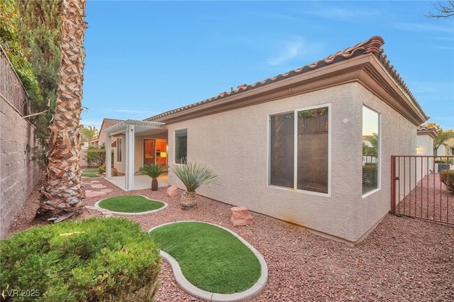 Building Photo - 2585 Portsmouth Creek Ave