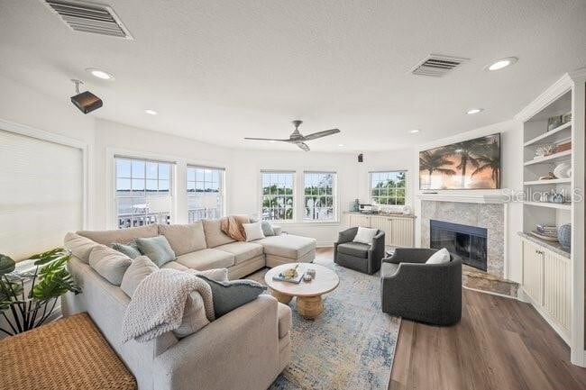 Building Photo - 527 56th St