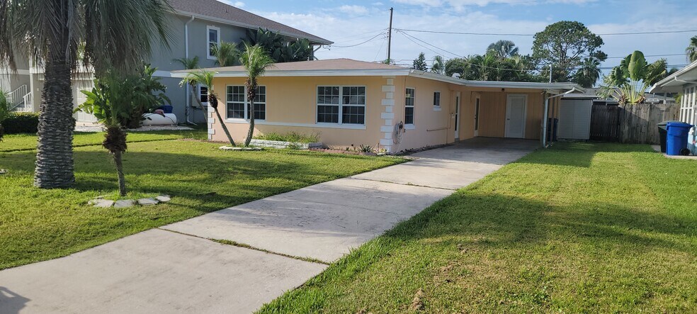 Primary Photo - 571 Trade Winds Dr