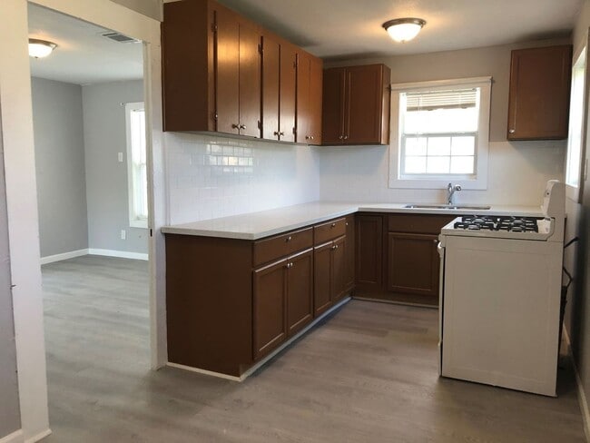 Building Photo - 102 N Avenue A