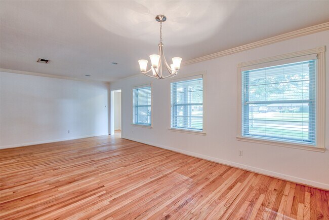 Building Photo - 4710 Willowbend Blvd