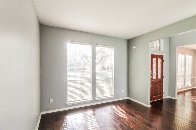 Building Photo - 2804 Creek Bend Dr