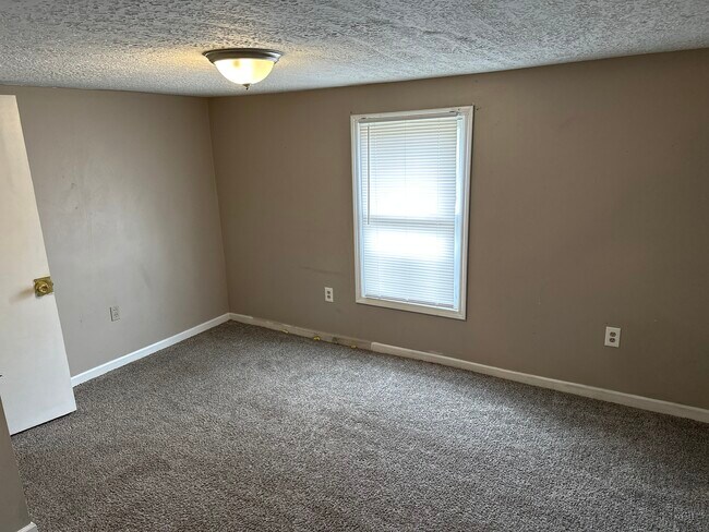 Bedroom - 747-749 Bellows Ave