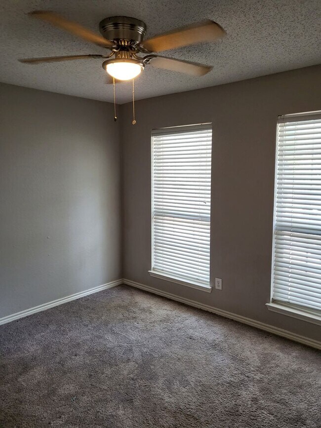 Building Photo - 6411 Clear Pool Dr