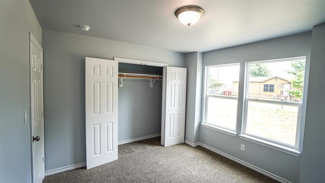 Building Photo - 917 Redoak Dr