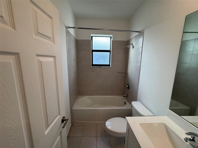 Building Photo - 1606 SW 28th Ct