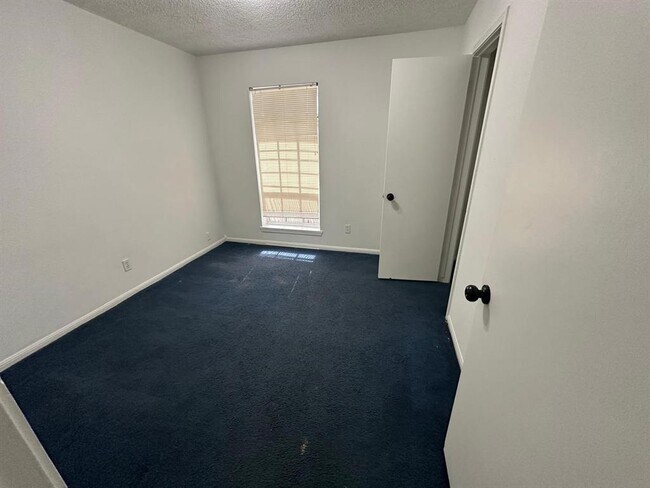 Building Photo - 8230 Amurwood Dr