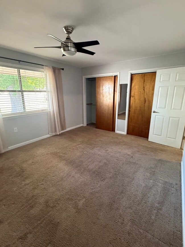 Building Photo - Delightful Home in a delightful and popular area.