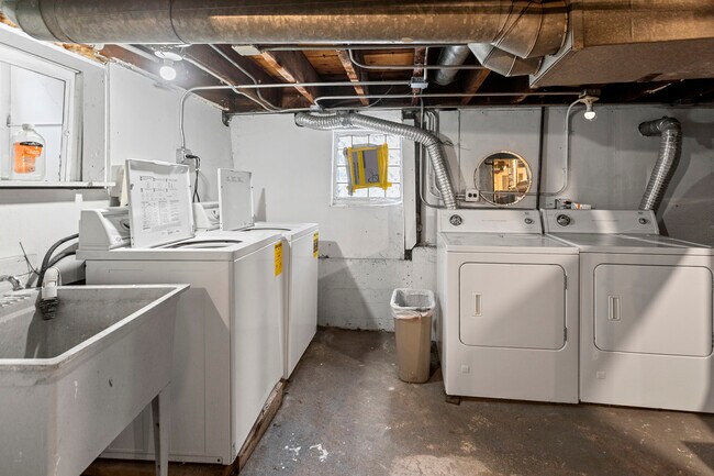 Building Photo - 1421 Fletcher-2F