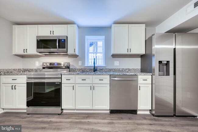 Building Photo - 6722 Brentwood Ave