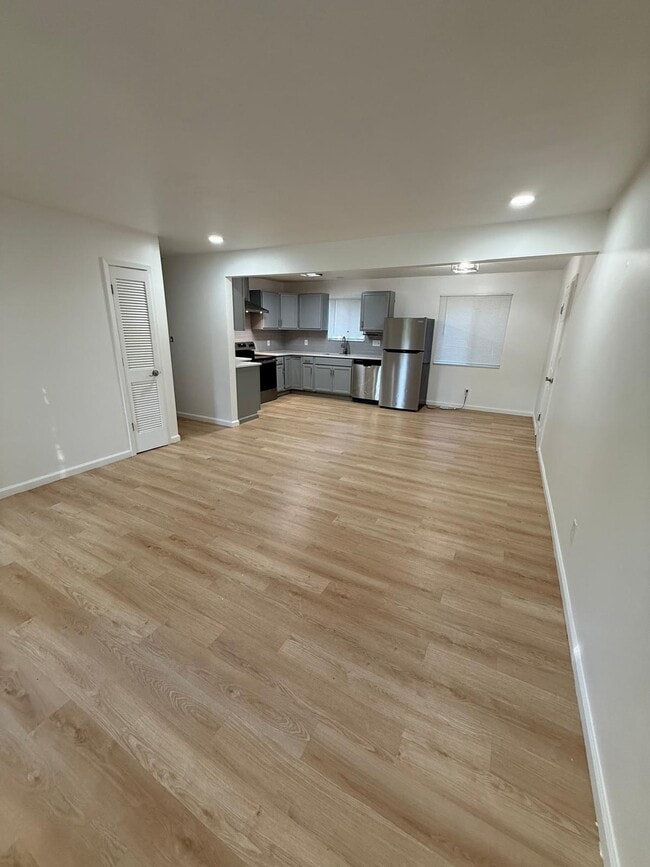 Building Photo - 904 Ridge Dr