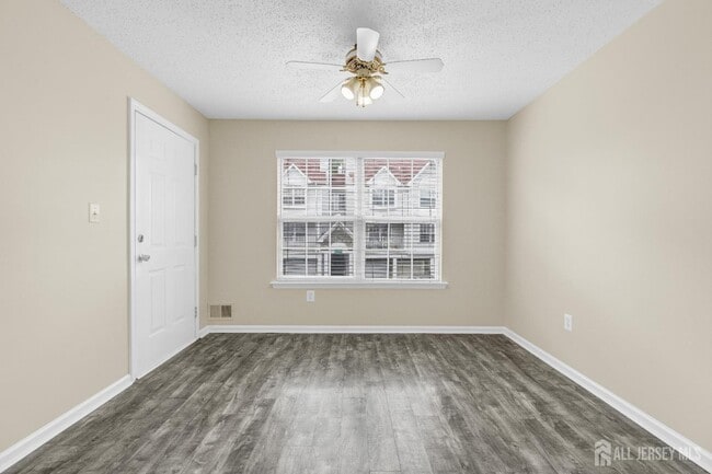 Building Photo - 98 Prestwick Way