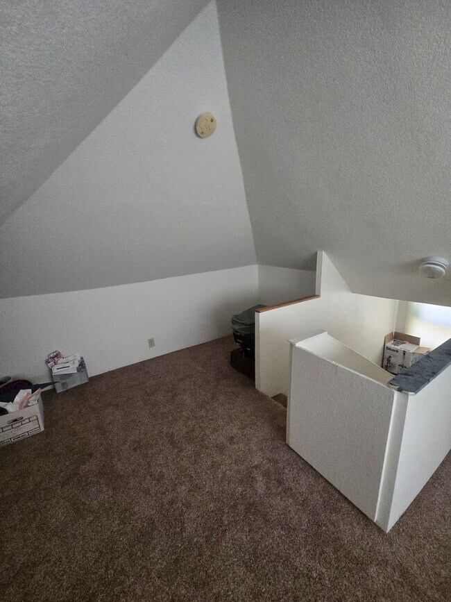 Building Photo - Spacious and Bright 3B Home in Longmont Available for July. Great Location!