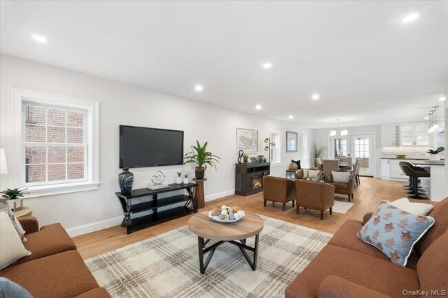 Building Photo - 32 Ackerman St