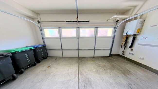 Building Photo - 40186 Birchfield Dr