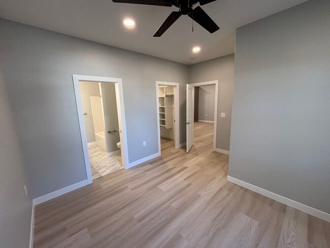 Building Photo - Stunning New Build in Central Manhattan! Available NOW!