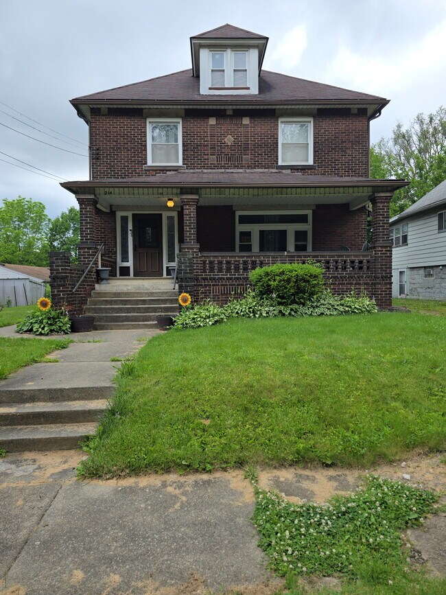 Building Photo - 214 6th St