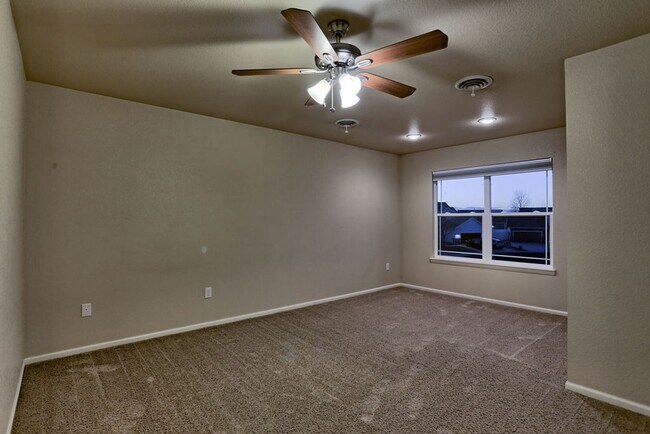 Building Photo - 4 Bedroom Home in East Windsor