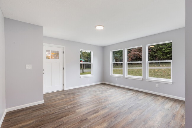 Building Photo - 6900 Seaver Dr NW