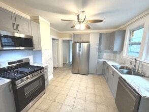 Building Photo - 18 Richmond Pl