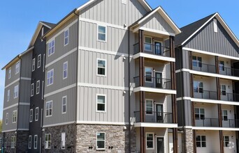 Building Photo - Emerald Knoxville Apts.
