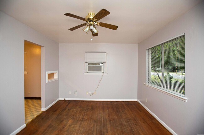 Building Photo - 5607 Alpha St