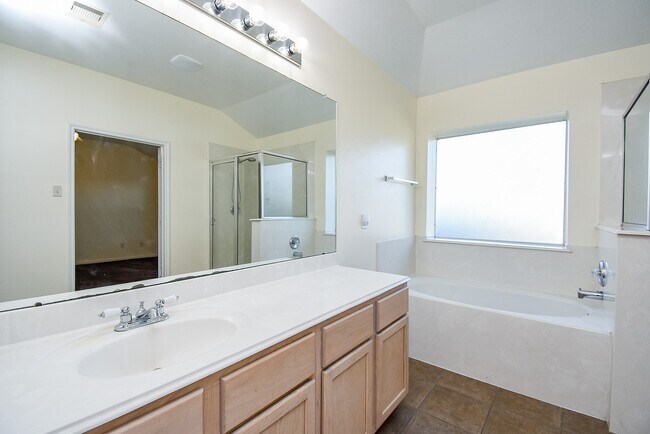 Building Photo - 20802 Oak Rain Ct