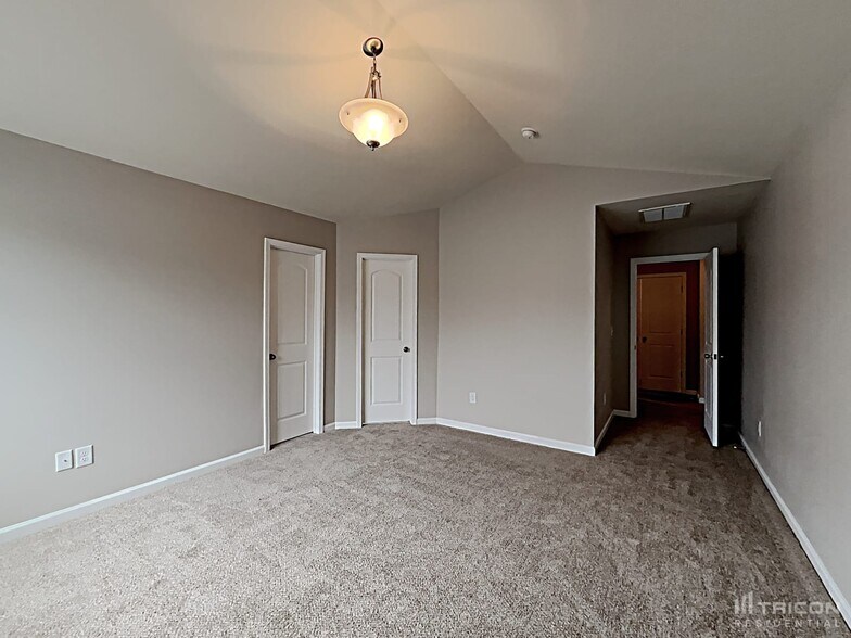 Building Photo - 117 Vermillian Dr