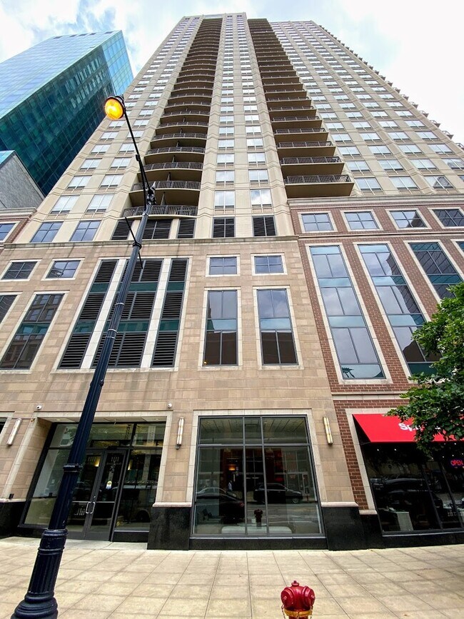 Primary Photo - 1111 S Wabash Ave
