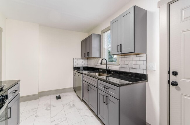 Building Photo - 289 Brehl Ave