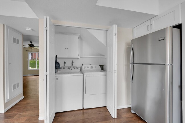 Building Photo - $2,550.00 - 4 Bedrooms, 2.5 Bathroom, Town...