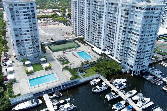 Building Photo - 18071 Biscayne Blvd