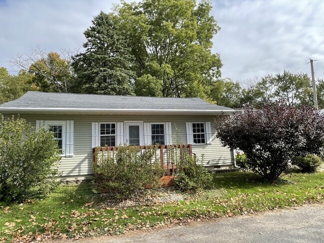 Building Photo - 3510 Lakeshore Dr