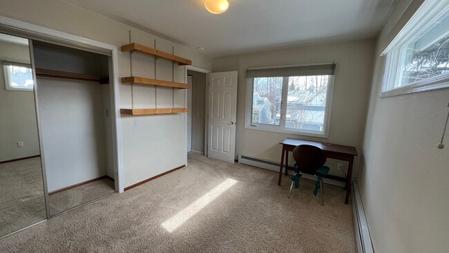 Building Photo - Lovely 2 Bedroom Townhouse Condo W/Garage - Corner Lot - Call Today!