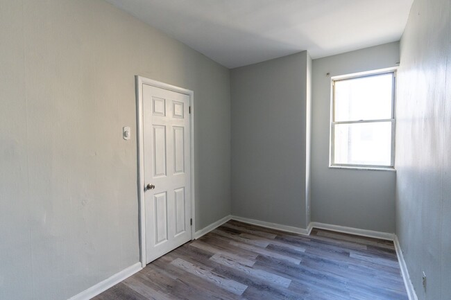 Building Photo - Newbold three bedroom