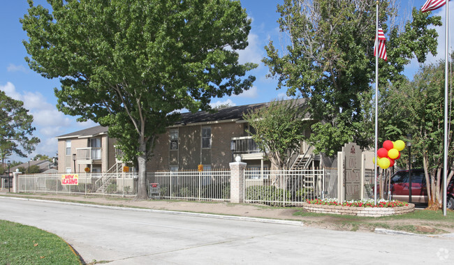 Primary Photo - One Camden Court