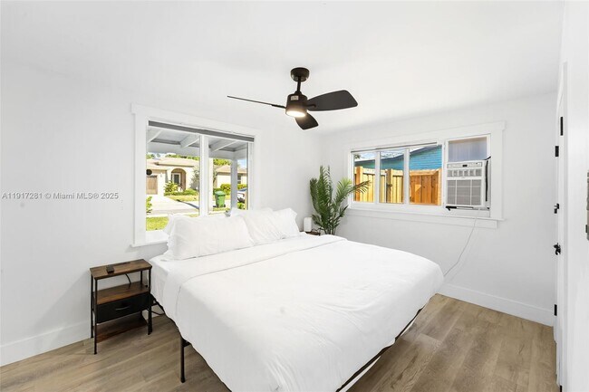 Building Photo - 1464 NE 24th St