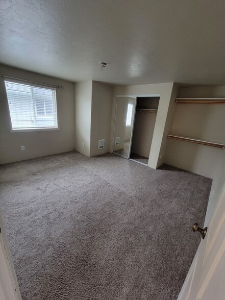 Building Photo - 2364 Howard Ave