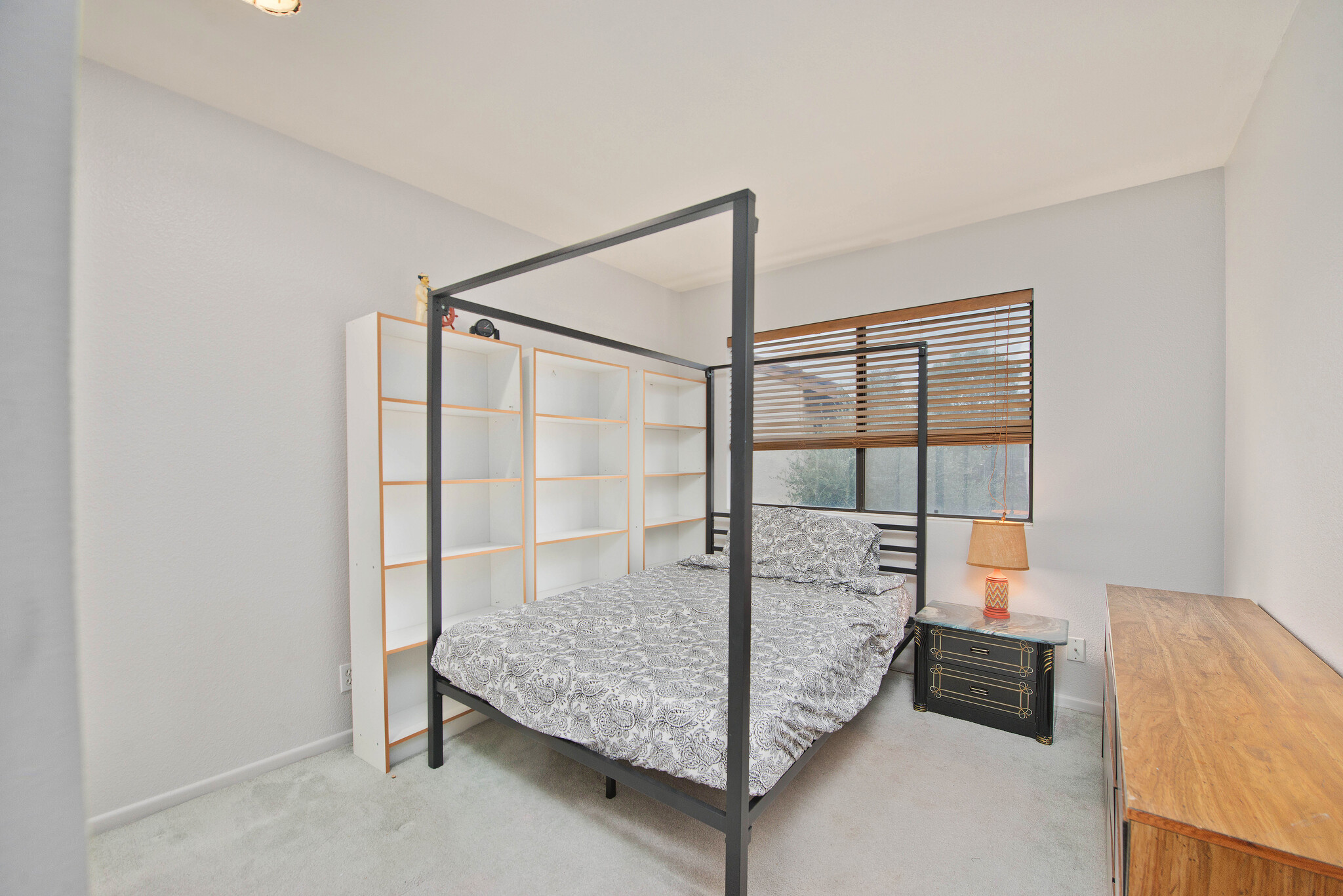 Building Photo - 5711 Owensmouth Ave