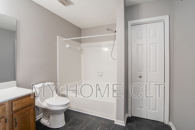 Building Photo - 8117 Tremaine Ct